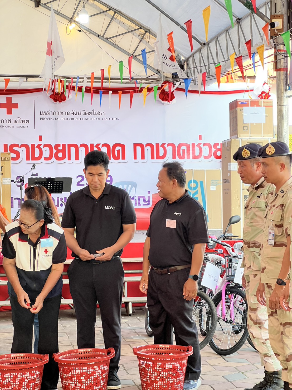 title - ส.ป.ก.ยโสธร ร่วมเป็นสักขีพยานในการมอบรางวัลและร่วมจำหน่ายบัตรกาชาดในงานสถาปนาจังหวัดยโสธร ประจำปี 2569